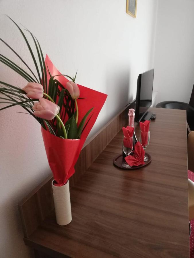 Pensiunea Floare De Colt 호텔 바일레헤르쿨라네 외부 사진
